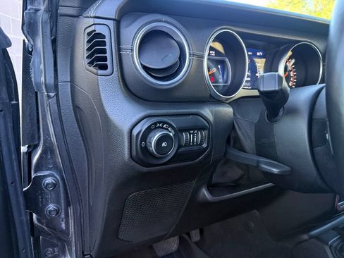 Used 2018 Jeep Wrangler Unlimited Sahara w/ Uconnect 4C Nav & Sound Group AWD/4WD image 25