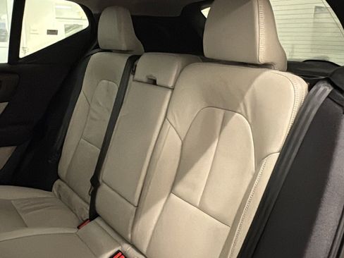 Used 2022 Volvo XC40 T5 Momentum w/ Protection Package image 24