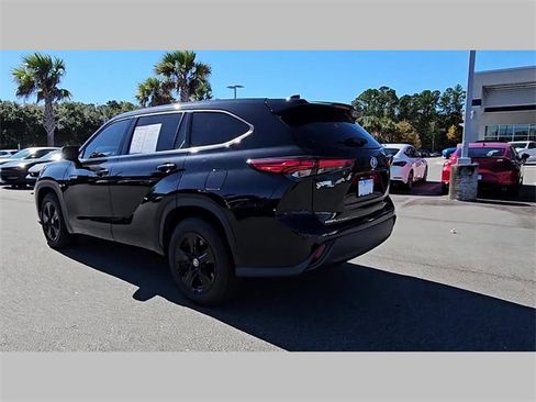 Used 2021 Toyota Highlander LE image 23