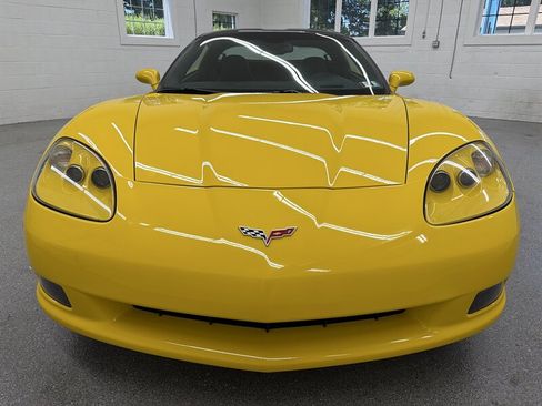 Used 2007 Chevrolet Corvette Coupe w/ Preferred Equipment Group RWD image 2
