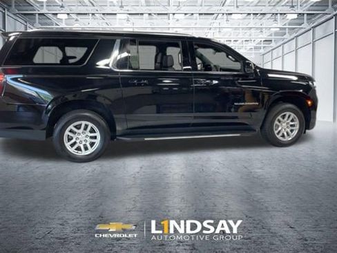 Used 2024 Chevrolet Suburban LT AWD/4WD image 2