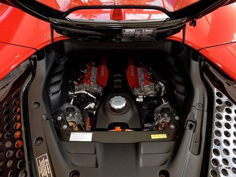 Used 2023 Ferrari SF90 Spider image 35