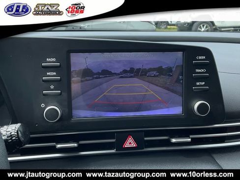 Used 2021 Hyundai Elantra SE FWD image 17