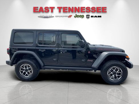 Used 2024 Jeep Wrangler Unlimited Rubicon AWD/4WD image 2