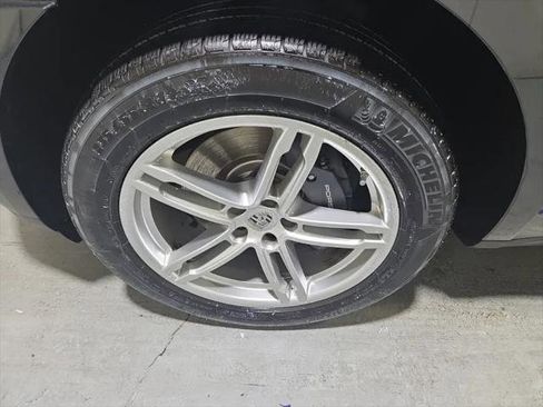 Used 2021 Porsche Macan AWD/4WD image 16