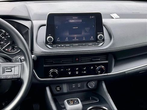 Used 2025 Nissan Rogue S AWD/4WD image 6