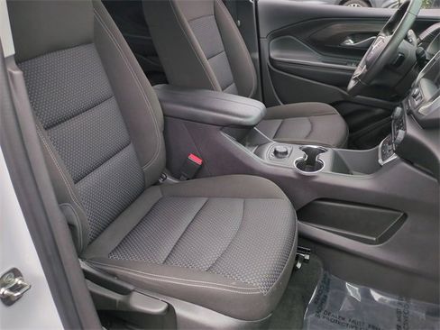 Used 2024 GMC Terrain SLE image 23