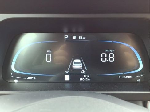 Used 2024 Hyundai Elantra SE FWD image 19