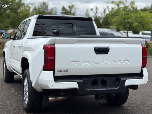 Used 2025 Toyota Tacoma SR5 AWD/4WD image 3