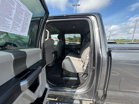 Used 2018 Ford F250 XLT w/ XLT Premium Package AWD/4WD image 5
