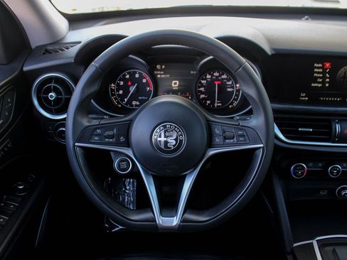 Used 2018 Alfa Romeo Stelvio AWD image 26