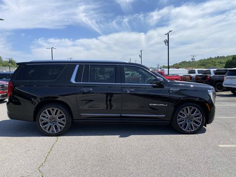 Used 2026 GMC Yukon XL Denali Ultimate AWD/4WD image 9