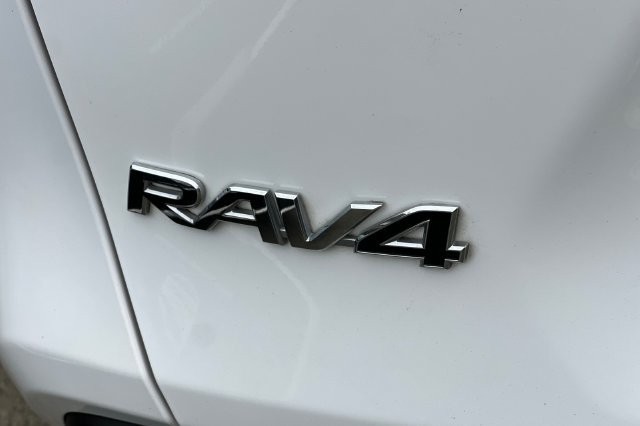 Used 2025 Toyota RAV4 XLE AWD/4WD image 34