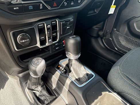 New 2025 Jeep Wrangler Unlimited Sport S 4xe w/ Convenience Group AWD/4WD image 32