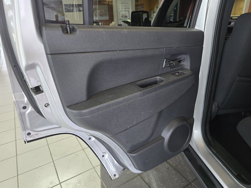 Used 2009 Jeep Liberty Sport w/ Popular Equipment Group AWD/4WD image 10