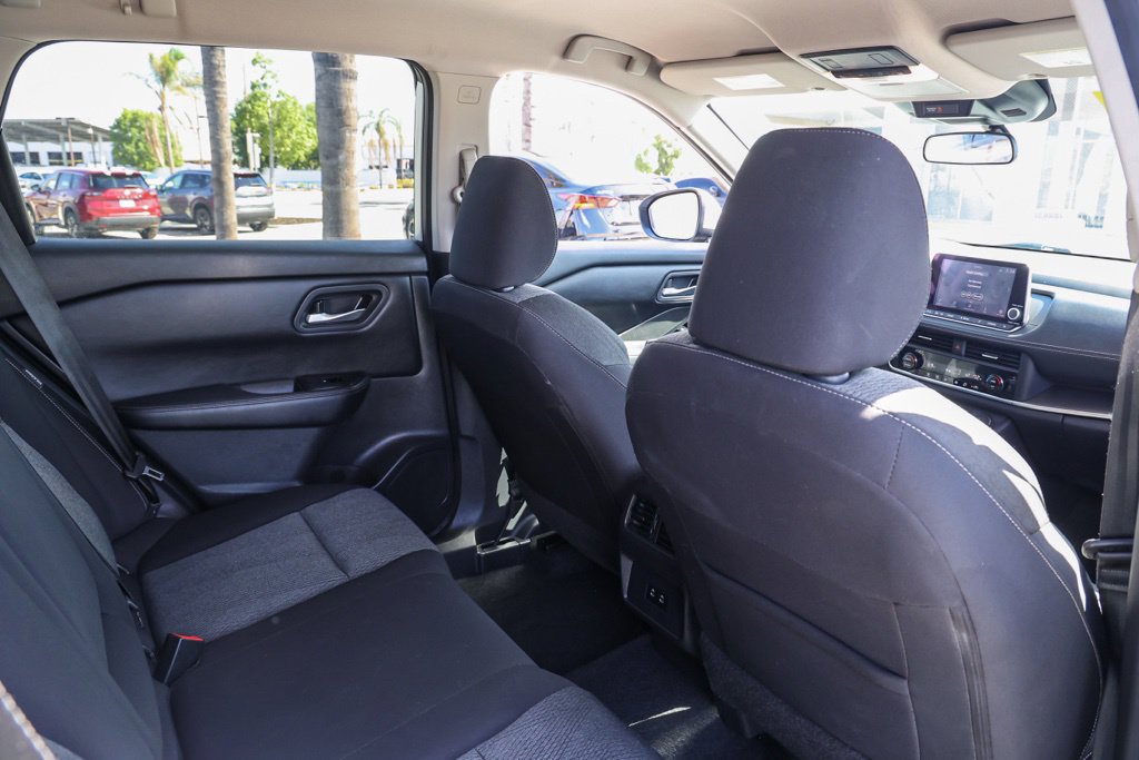 Used 2024 Nissan Rogue SV FWD image 18