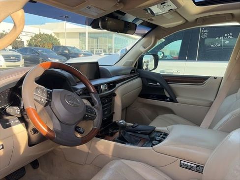 Used 2016 Lexus LX 570 4WD w/ Luxury Package image 11