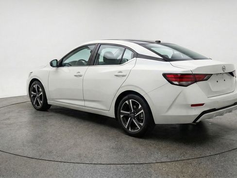 Used 2025 Nissan Sentra SV FWD image 5