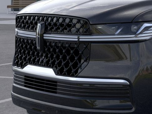 New 2026 Lincoln Navigator Reserve w/ Jet Appearance Package AWD/4WD image 17