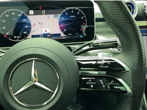 Used 2025 Mercedes-Benz CLE 300 4MATIC Coupe image 35