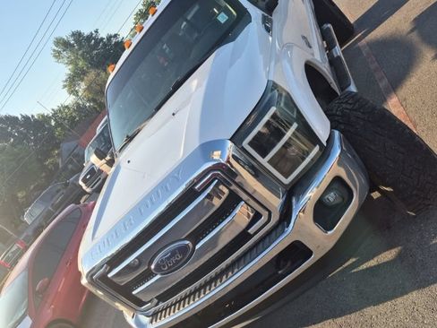 Used 2016 Ford F250 Lariat w/ Lariat Interior Package AWD/4WD image 3