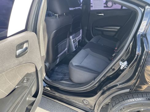 Used 2017 Dodge Charger SXT RWD image 25