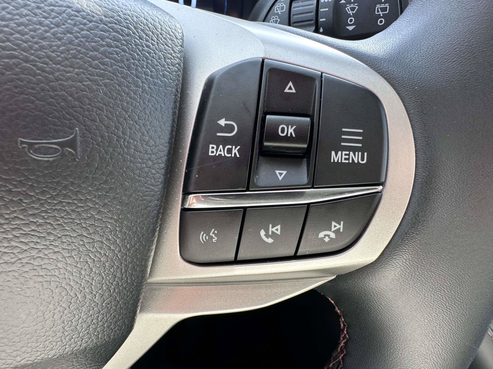 Used 2026 Ford Explorer Active AWD/4WD image 18