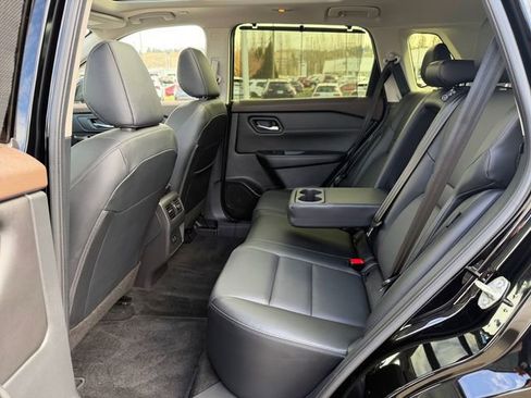 Used 2023 Nissan Rogue SV w/ SV Premium B Package image 32