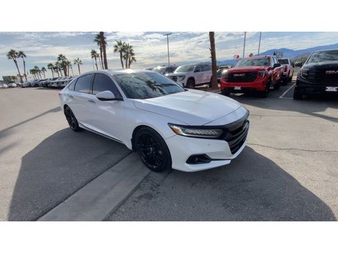 Used 2022 Honda Accord Touring image 2