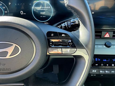 Certified 2024 Hyundai Elantra Limited image 13