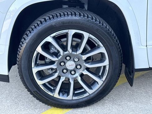 Used 2022 GMC Acadia Denali image 18