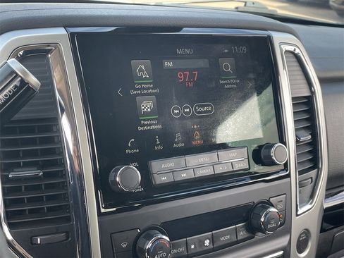 Used 2021 Nissan Titan SV w/ SV Convenience Package image 25