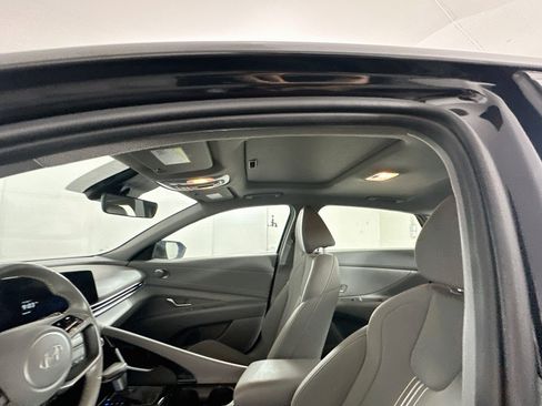 Used 2025 Hyundai Elantra SEL FWD image 26