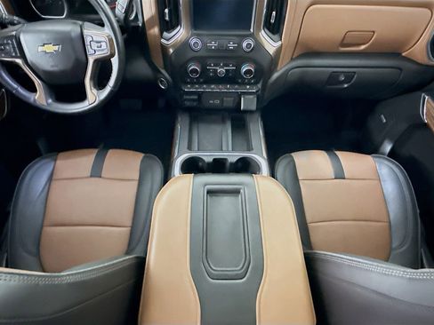 Used 2019 Chevrolet Silverado 1500 High Country w/ Technology Package image 17