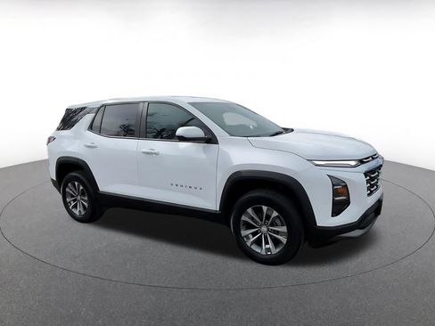 Used 2025 Chevrolet Equinox LT image 2