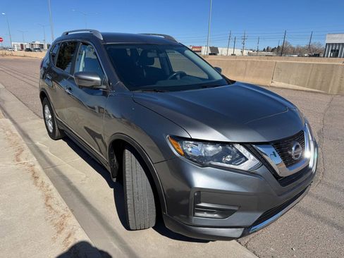 Used 2017 Nissan Rogue SV w/ SV Premium Package image 5
