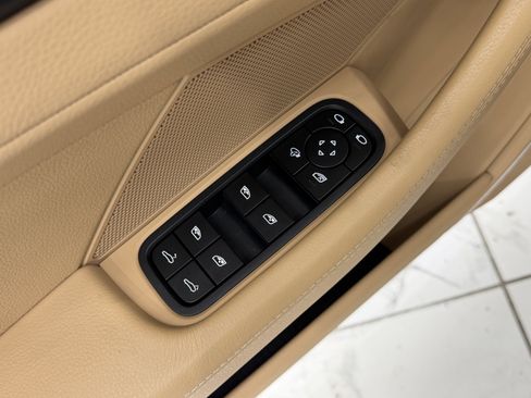 Certified 2023 Porsche Panamera 4 Platinum Edition image 28