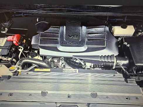Used 2021 Nissan Titan PRO-4X w/ Pro-4x Convenience Package AWD/4WD image 7