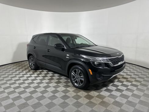 Used 2021 Kia Seltos LX AWD/4WD image 1