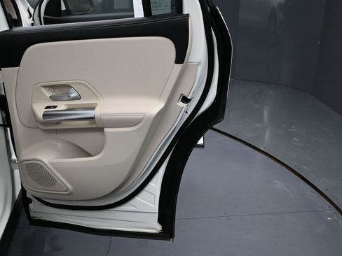 Used 2022 Mercedes-Benz GLA 250 w/ Premium Package Lite image 36