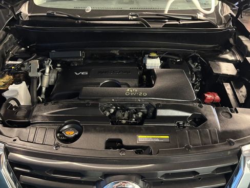 Used 2017 Nissan Pathfinder Platinum AWD/4WD image 26