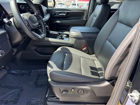 Certified 2025 Chevrolet Suburban Z71 AWD/4WD image 17