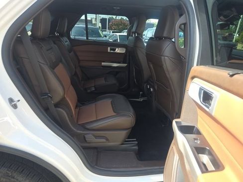 Used 2023 Ford Explorer King Ranch w/ Technology Package AWD/4WD image 13
