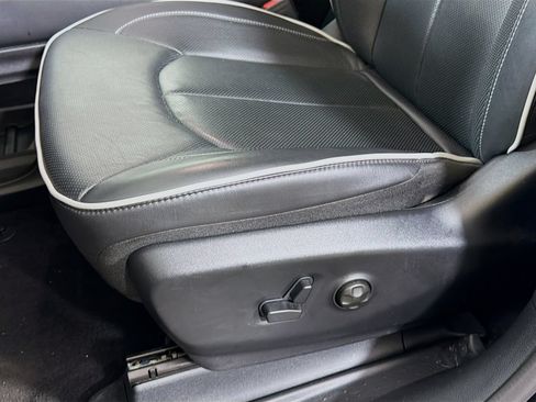 Used 2026 Chrysler Pacifica Limited FWD image 22