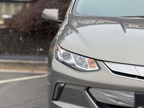 Used 2017 Chevrolet Volt Premier w/ Driver Confidence II Package image 4