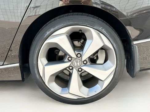 Used 2018 Honda Accord Touring image 11