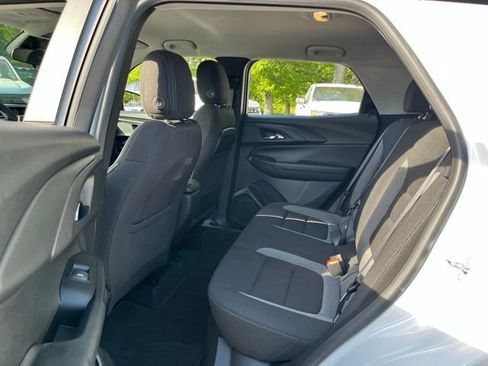 Used 2023 Chevrolet TrailBlazer LS FWD image 17