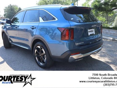 Used 2025 Kia Sorento EX AWD/4WD image 4