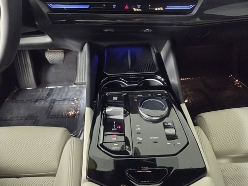 Used 2025 BMW 530i w/ Premium Package RWD image 13