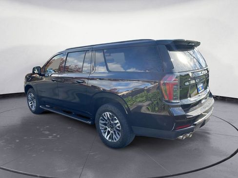 Used 2025 Chevrolet Suburban Z71 image 4